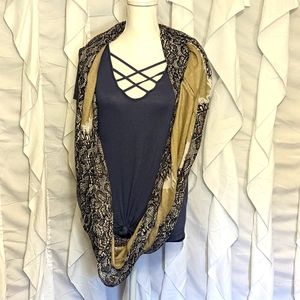 Glitz cross front top & infinity scarf